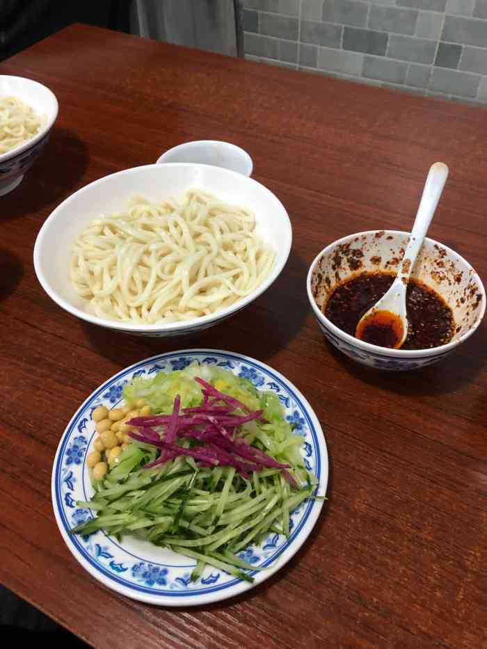 方砖厂69号炸酱面(方砖厂店"很北京,很正宗南锣鼓巷弄堂边上的胡同