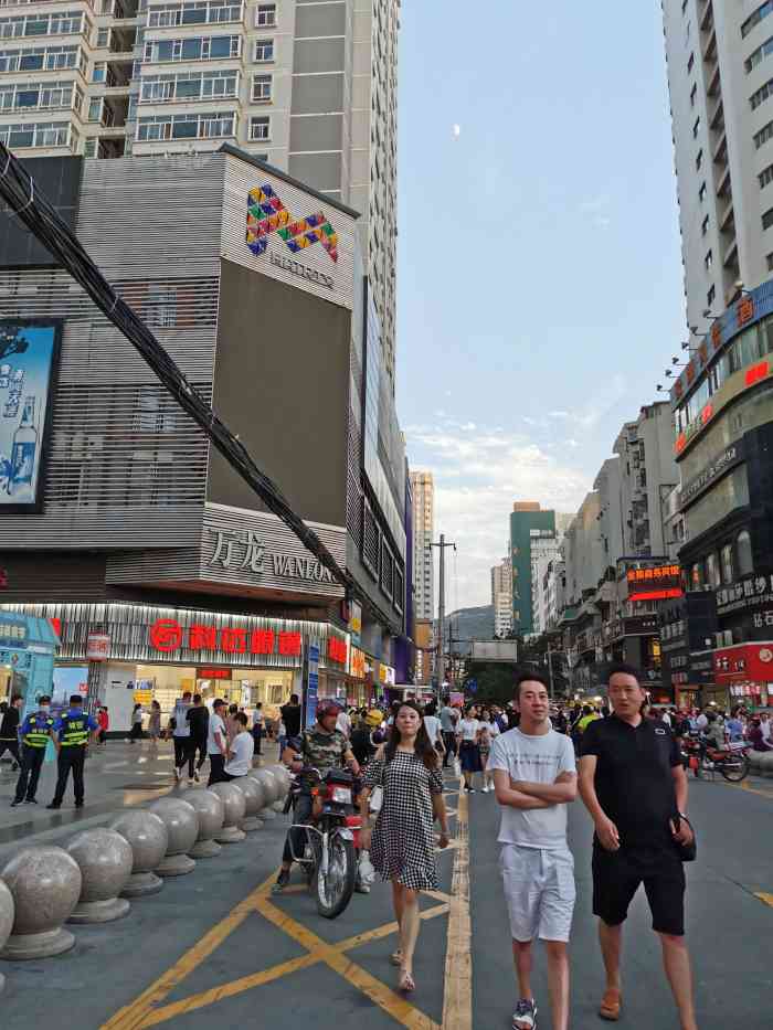 张掖路商业街-"张掖路步行街地下商场,大家都应该知道