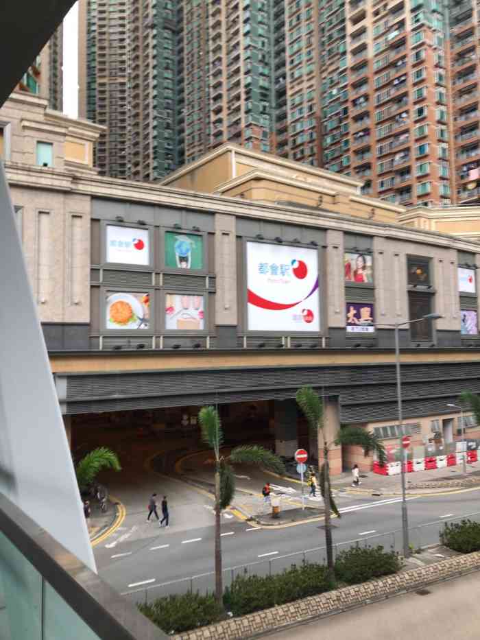 都会駅商场"早期调景岭的地名并非吉利,就叫做吊頚岭.