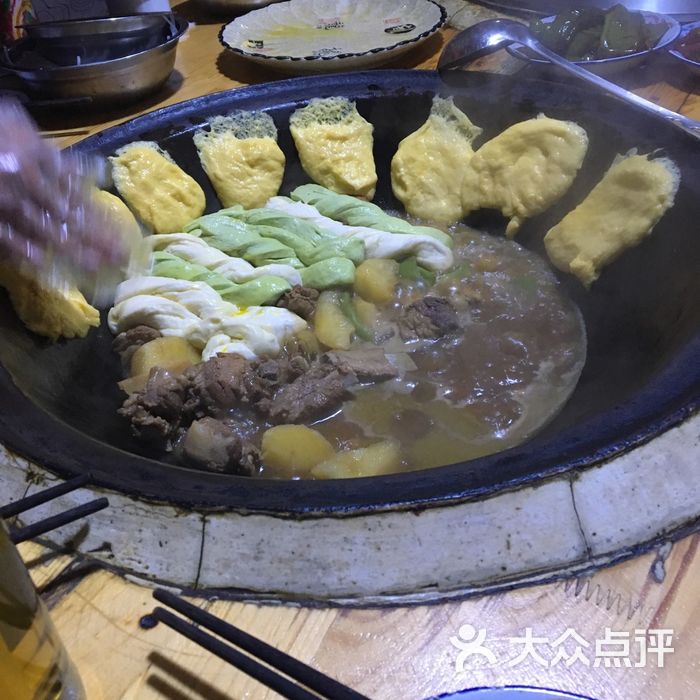 东北炖菜香饭庄铁锅炖
