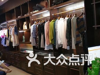 女内衣精品店_内衣精品店装修效果图