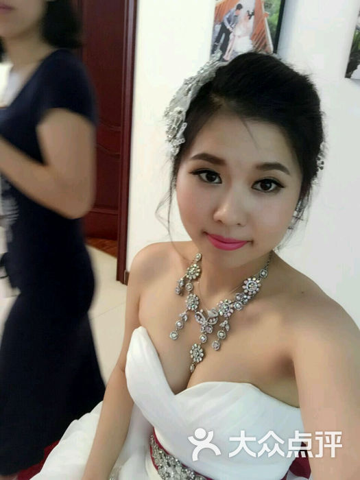 南阳唯爱婚纱摄影_真唯衣婚纱(3)