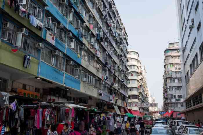 港铁深水埗站-"深水埗地铁站对于一个常住此地的居民