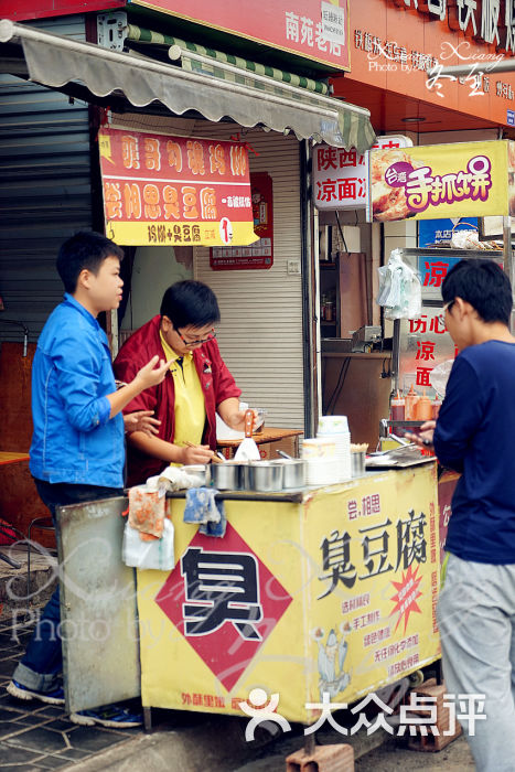 尝相思臭豆腐摊位图片 - 第3张