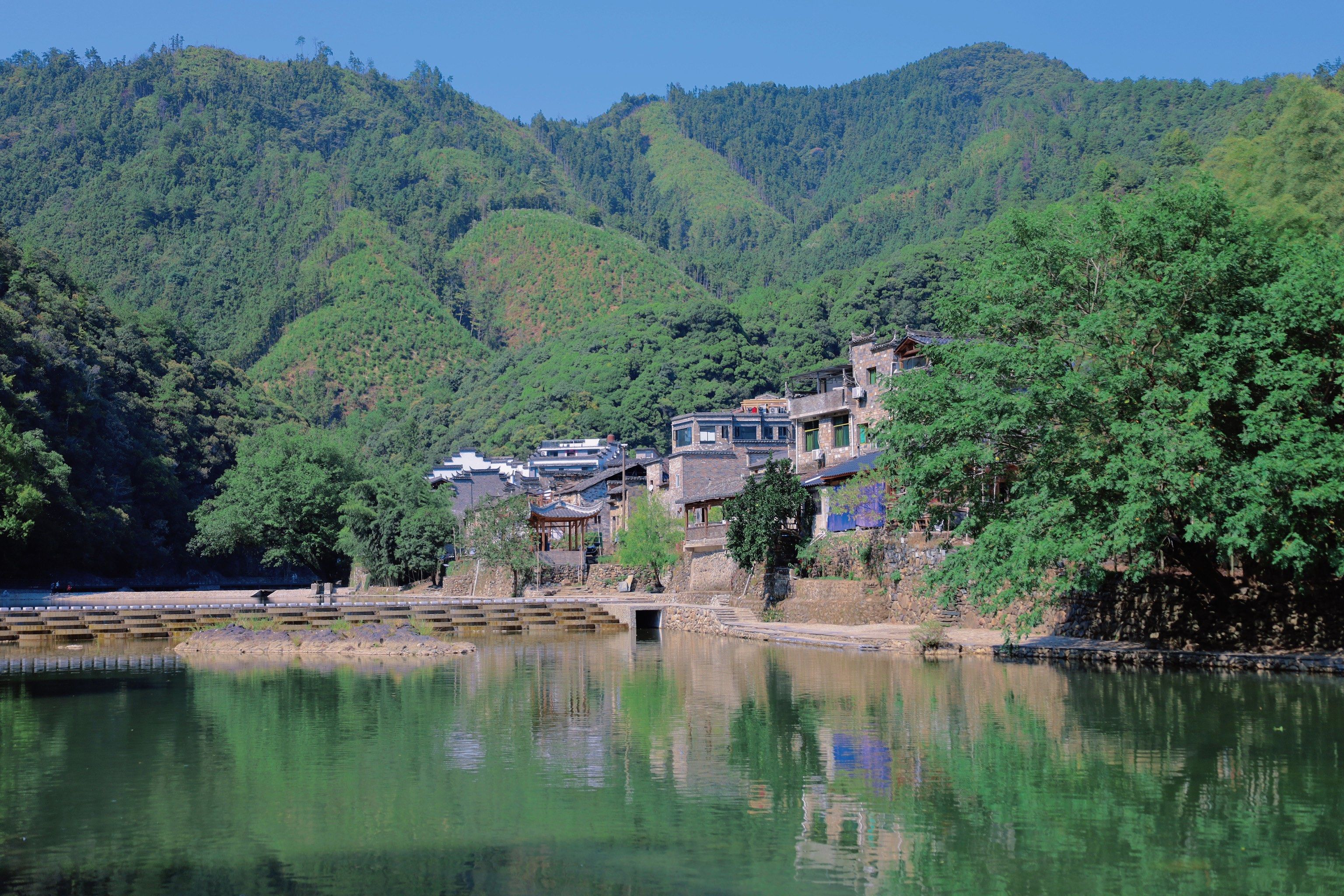 青山绿水的意思_青山绿水的近义词|反义词_青山绿水造句例句