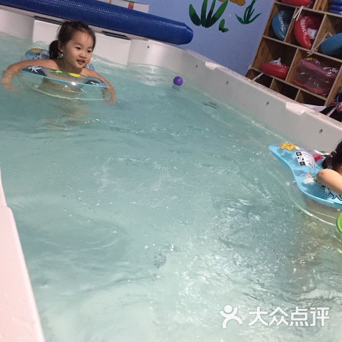 童话雨婴幼儿游泳馆