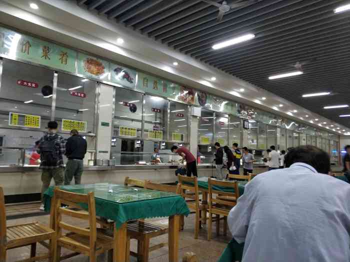 武汉理工大学马房山校区东院-学生1食堂