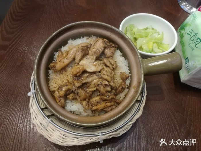 招牌黑椒鸡扒煲仔饭
