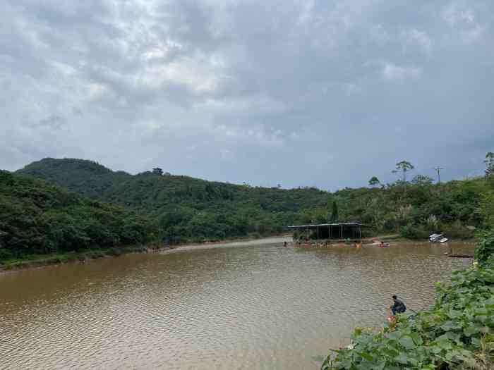 螃蟹堰水库-"水库老板可能穷疯了,开水五元,钓鱼人头.