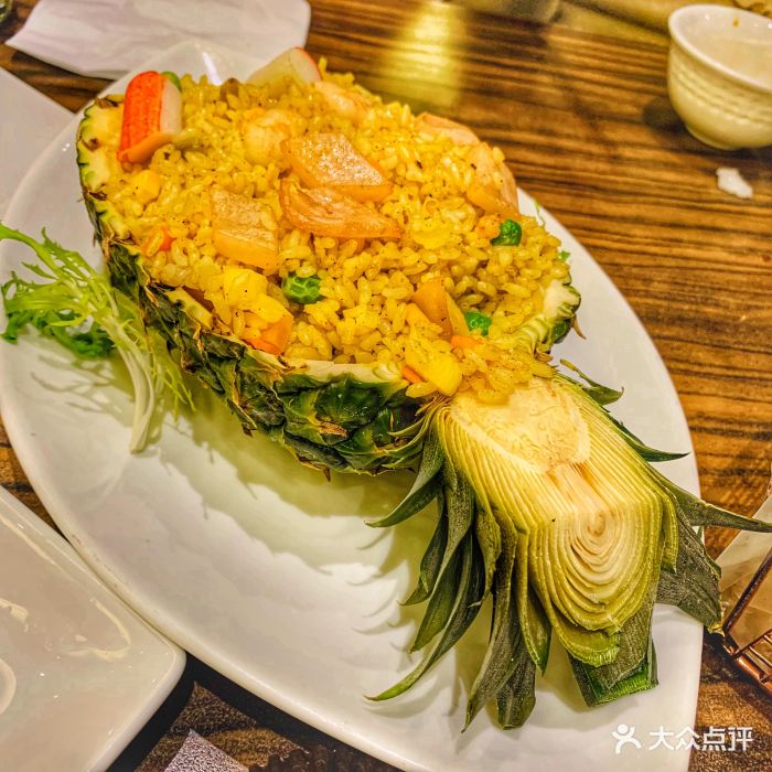 菠萝海鲜炒饭