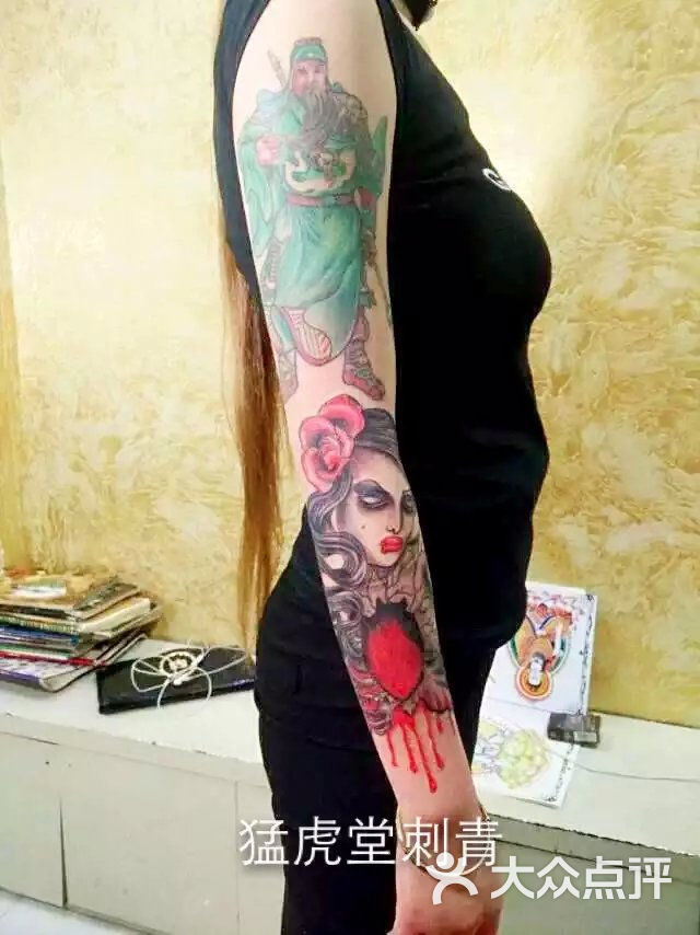 美女花臂