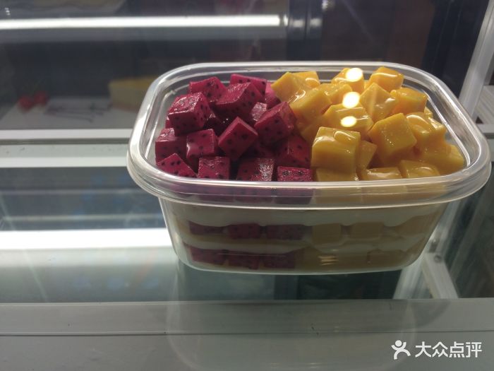 老婆很芒·芒果榴莲千层蛋糕(汇阳广场店)双拼有机酸奶水果捞图片