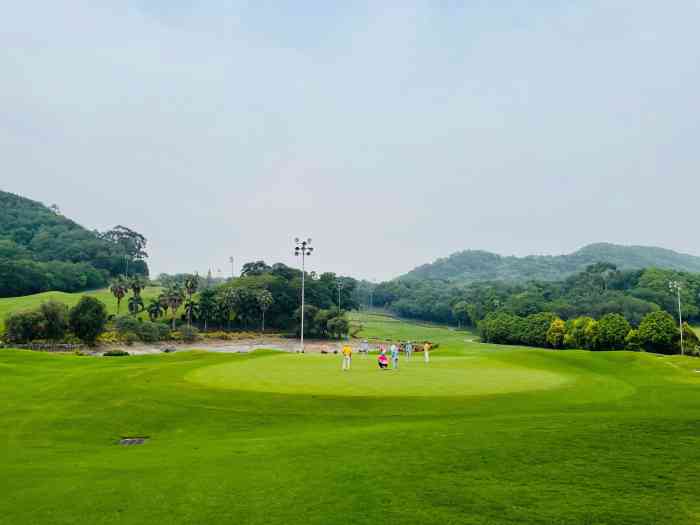 麓湖高尔夫球乡村俱乐部餐饮部-"在麓湖公园的高尔夫