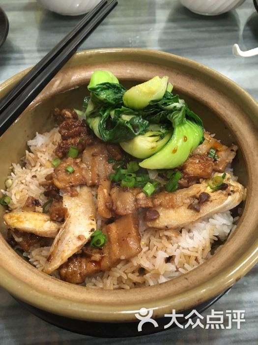 咸鱼花肉煲仔饭