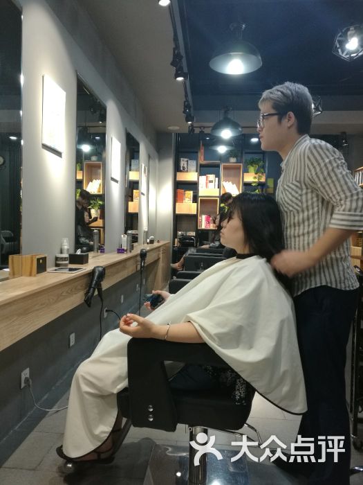卡尔美发沙龙:一直信任大众点评,这次也不例外