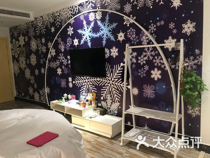 水晶皇冠影视酒店