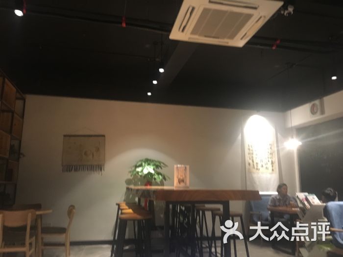 路漫漫:位置:在鼓楼府桥街,里面有一个.宁波美食