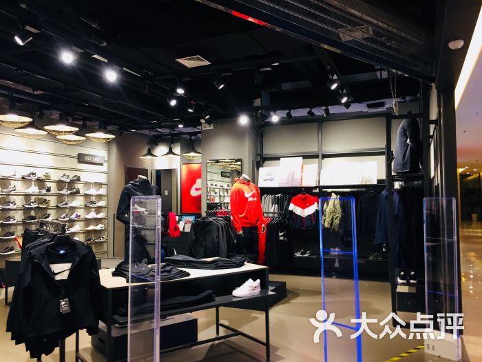 nike耐克(万达广场店)店内环境图片 - 第2张