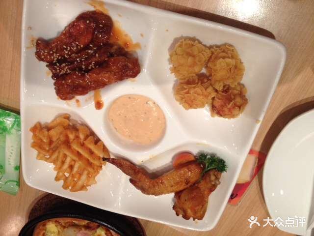 最近必胜客的优惠活动好多呀建行周六100-50