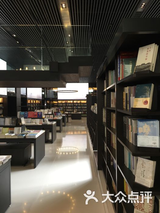 物外书店(人信汇商场店)图片 - 第3张