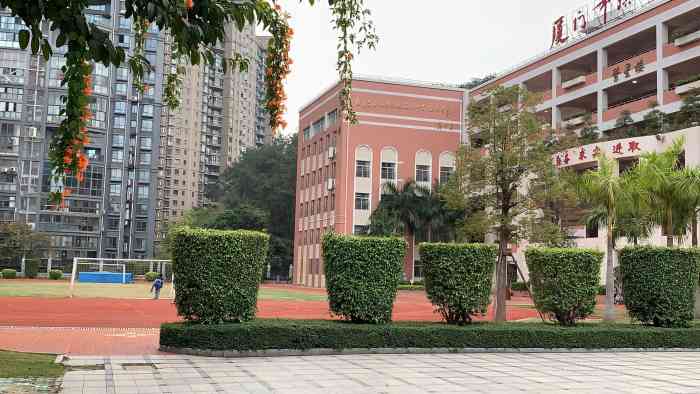 厦门市滨北小学-"滨北小学有两个校区,一个是在石亭路