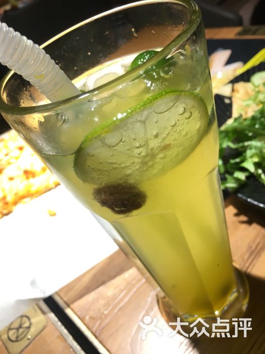 青桔柠檬气泡饮