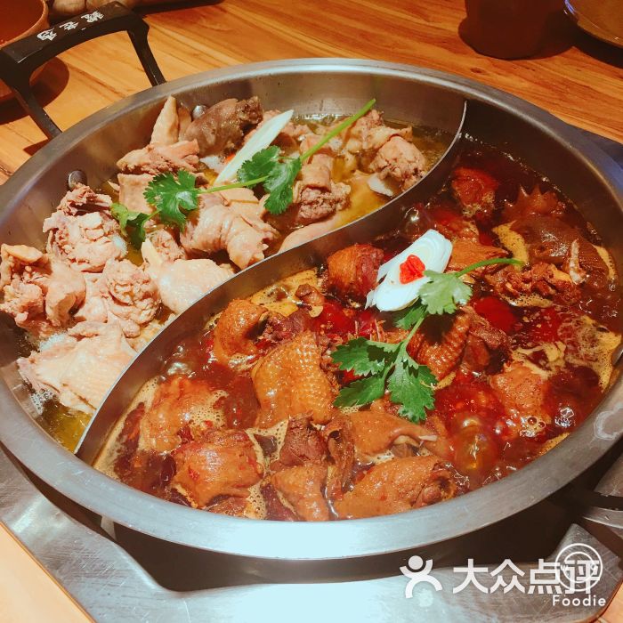 魏老香鸡火锅(马驹桥店)鸳鸯鸡锅图片 - 第1张