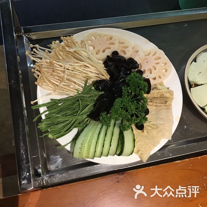 李记临江门鲜菜火锅