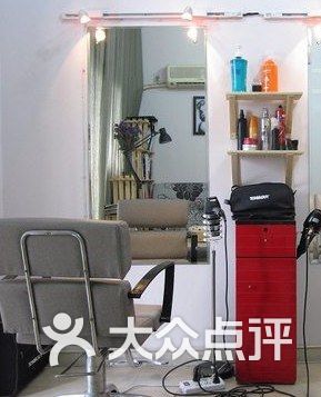 理发店排名_理发店卡通图片