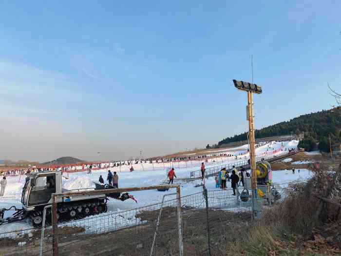 济南蟠龙山滑雪场