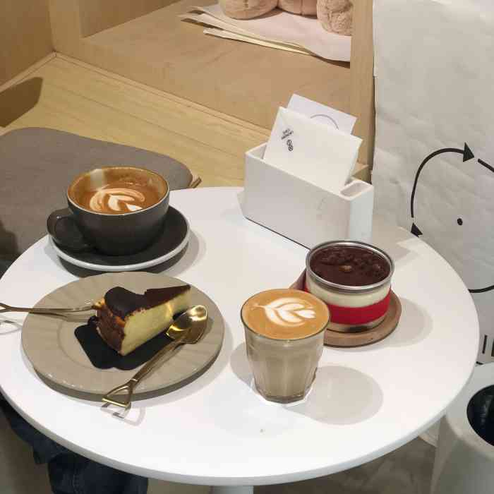 xi·laundrycafe 喜咖自助洗衣咖啡店"兴隆大街附近 罗森旁边 周围就