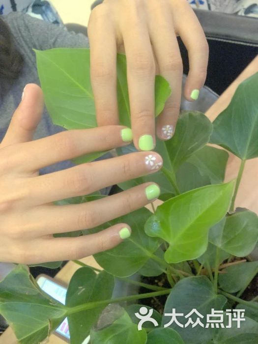 米娜丽甲·美睫美甲(恒大广场沁秀米娜)的点评