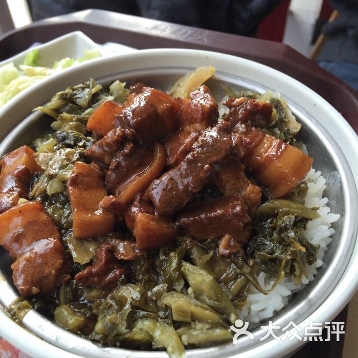 酸菜卤肉饭