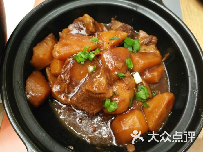 砂锅土豆炖牛肉