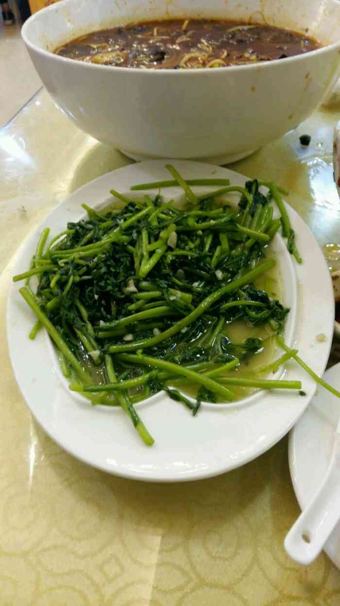 渝味王菜颜色很诱人,但见议一下,菜要淡一些.