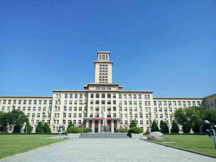 如图所示南开大学图书馆经济学院分馆在这里面估计很多人都是博士