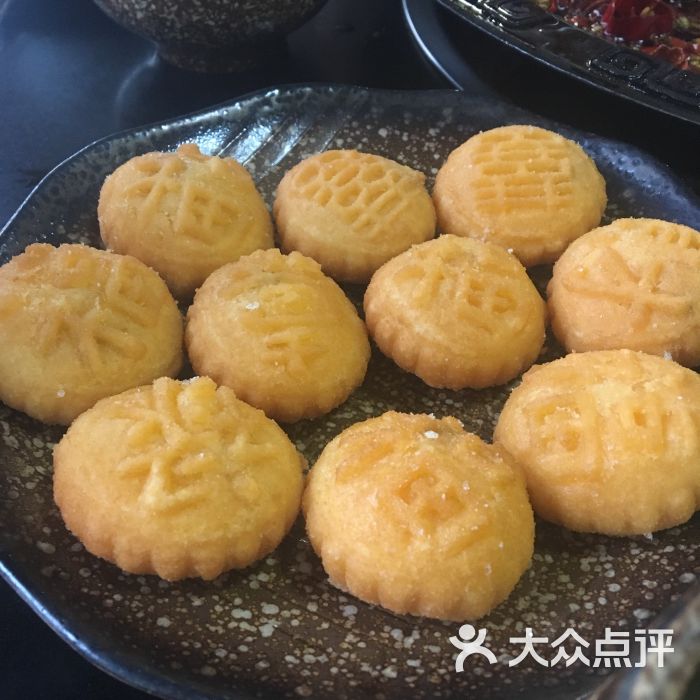 鱼摆摆:位置在办出国证的对面,巴南区水.重庆美