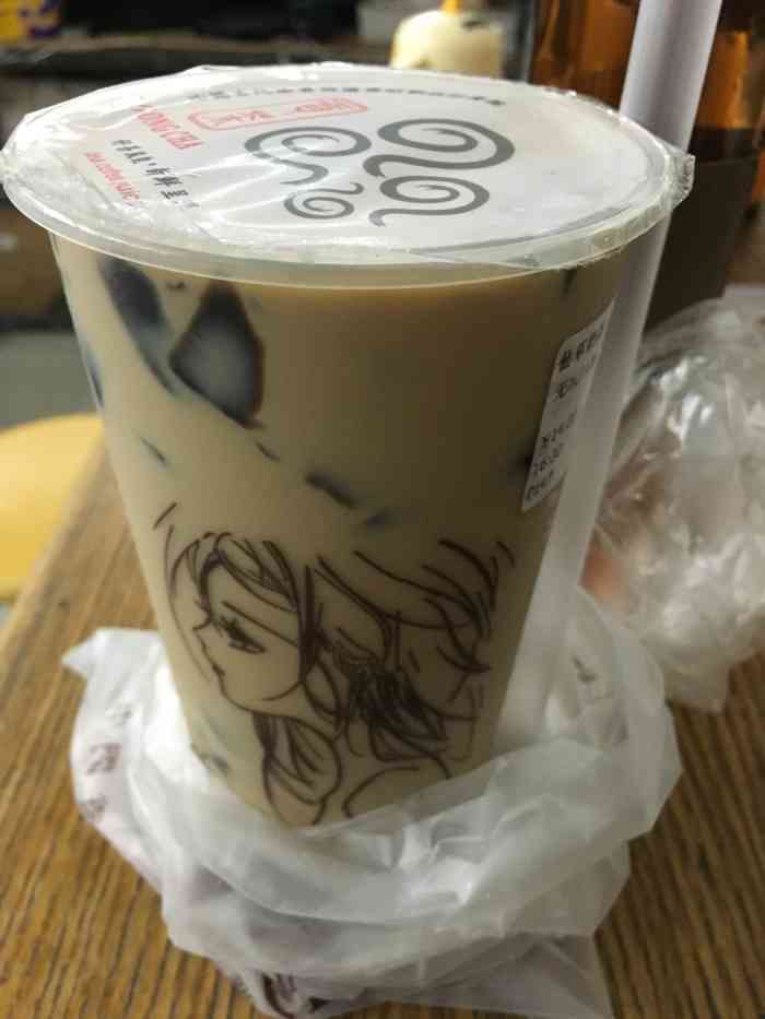 团了杯珍珠奶茶,好大的一杯,还可以.