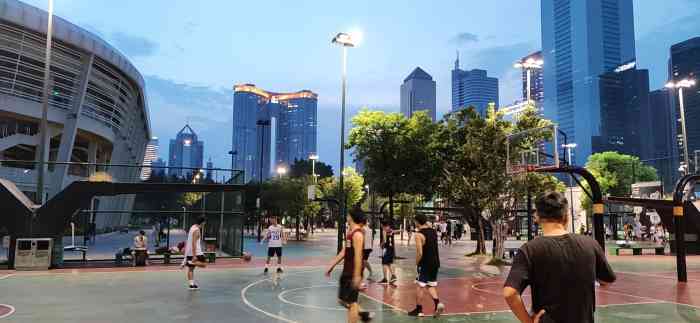 天河体育中心篮球城"天体篮球场90可以说是广州运动的地标了.