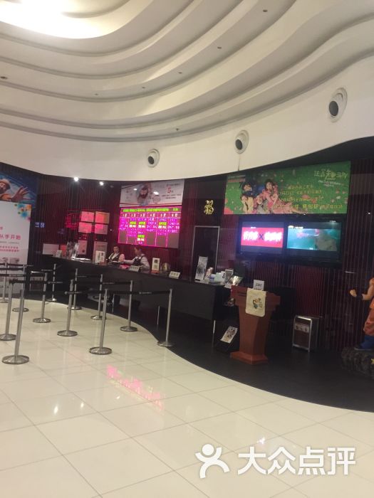 地址: 澳门路88号百丽广场3楼(近海信广场) 电话: 0532-66061155 0532-66061160 百丽里面现在基本没有什么人,但是百老汇里面的人倒是不少,国庆中午去看的湄公河大案几乎是最近在青岛看电影时上座率最高的了,5号厅不是很大,效果一般般,网上购票有优惠,没什么事的时候是个不错的选址,进来至少也不至于失望的一家影院。 bc MOMA)是中国大陆第一家艺术影院,于2009年12月底在北京正式开幕。它是现时香港独一无二的电影文化地标百老汇电影中心在国内的第一家艺术影院,由香港安乐电影有限
