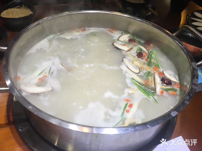 纳西家云南养生斑鱼火锅-精炼鱼汤锅-菜-精炼鱼汤锅图片-北京美食