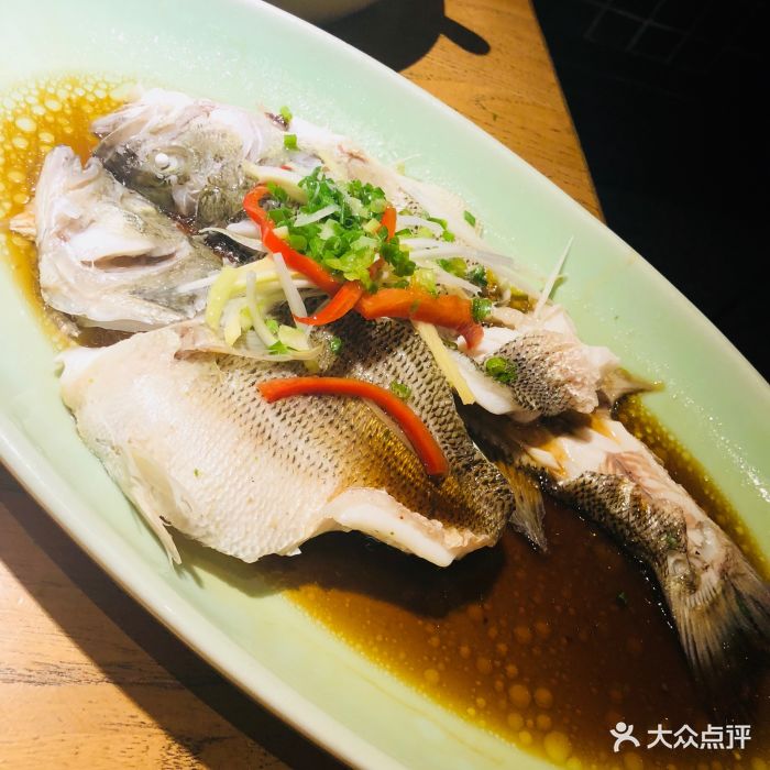 新白鹿餐厅(庆春银泰店)葱油鲈鱼图片 第2张