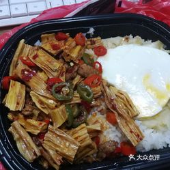 帮老总打饭_食堂阿姨打饭照片(2)