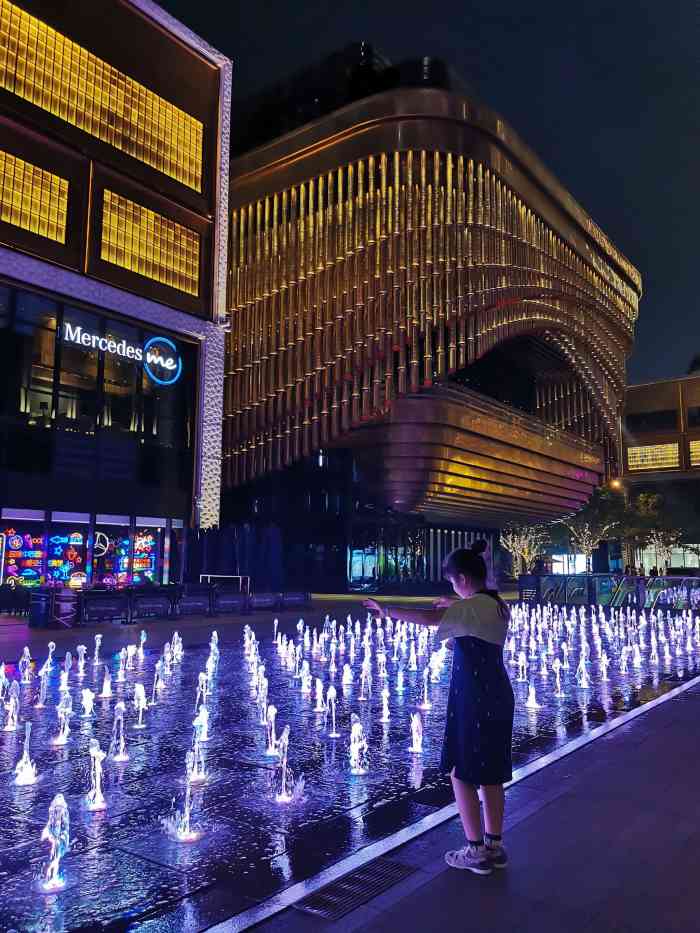 bfc外滩金融中心-"近期被上海夜市刷了屏,"夜上海"名.