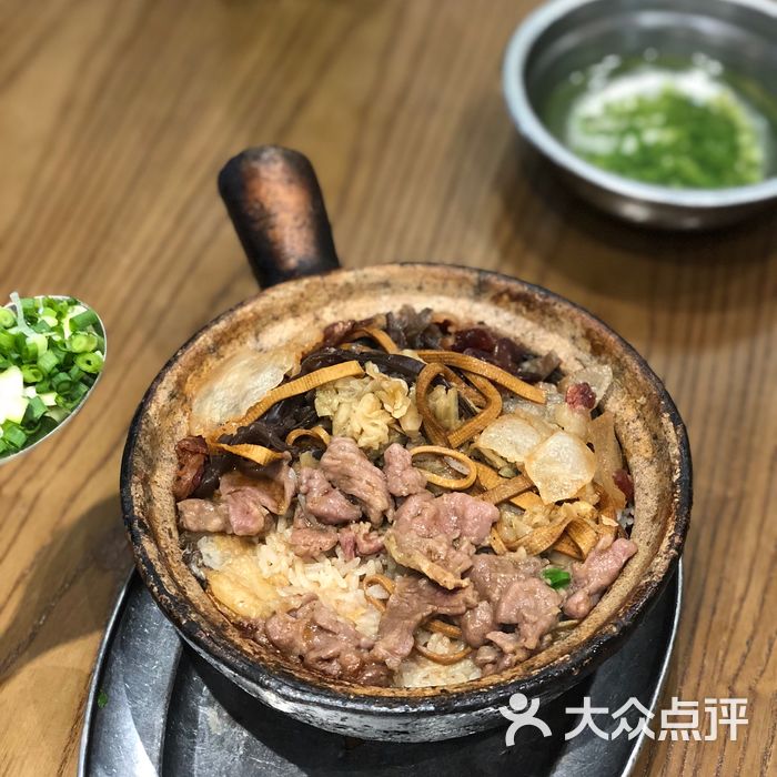 霞姐老牌瓦煲饭