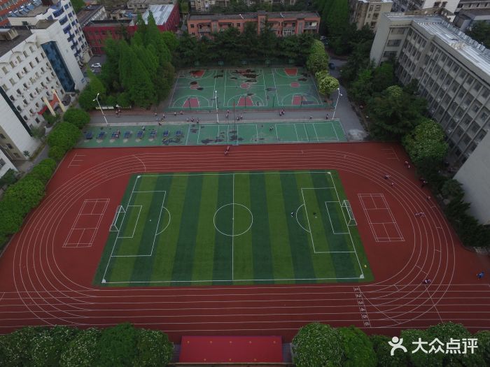 襄阳大庆路小学高新分校国际小学部操场图片