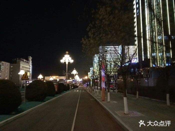 也许是入住的时间太晚了,凌晨一点多了才ch.