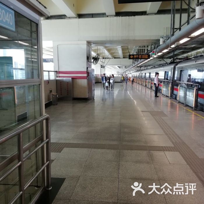 彭浦新村-地铁站