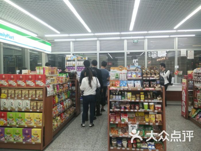 全家便利店(虹桥火车站店)店内环境图片 - 第2张
