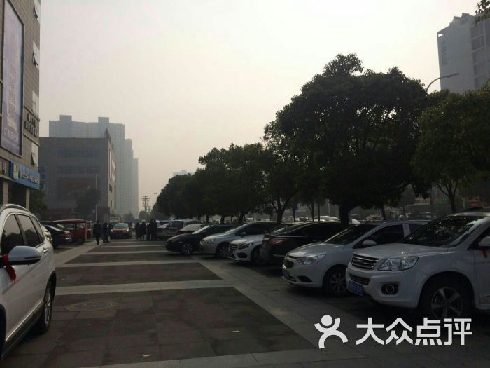 华庄商业广场停车场图片 - 第7张